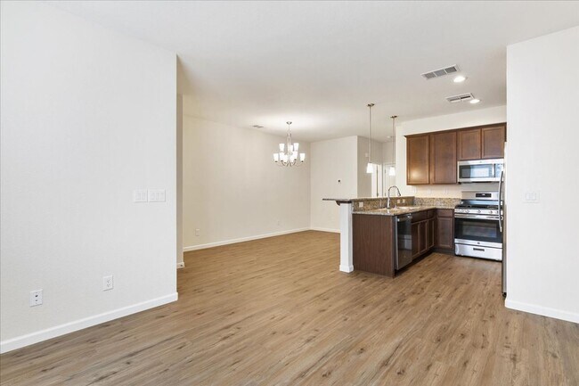 Foto del edificio - The Sierra - Beautiful 2 Bedroom Luxury Townhome with Loft, 2.5 Bath and 2 Car Garage