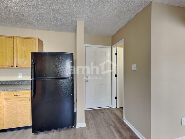 Foto del edificio - 2343 Summerwood Ln