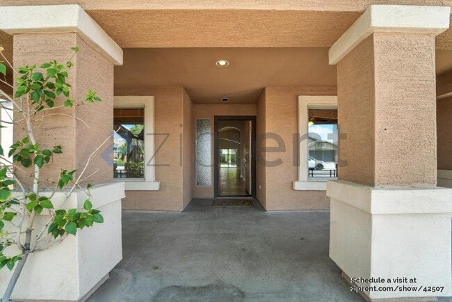 Building Photo - 2233 W Roy Rogers Rd