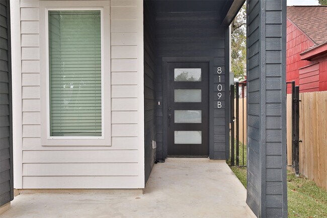 Foto del edificio - 8109 Bigwood St