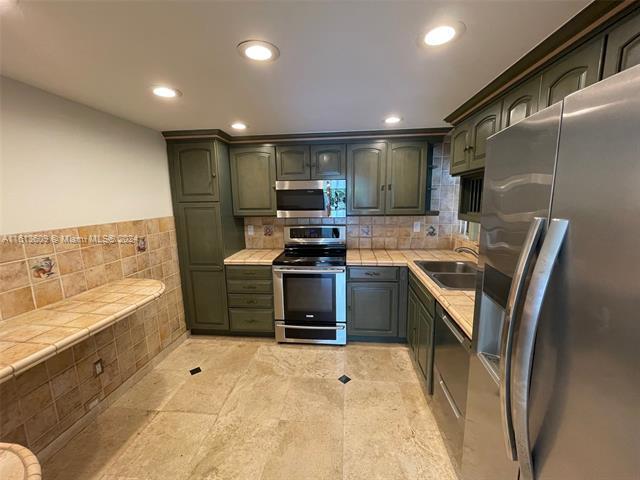 Building Photo - 335 Poinciana Island Dr