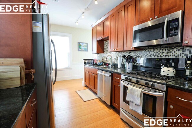 Building Photo - 89 Surrey St