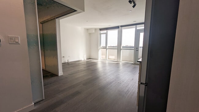 Photo du bâtiment - Cool One-Bedroom In Downtown Kitchener