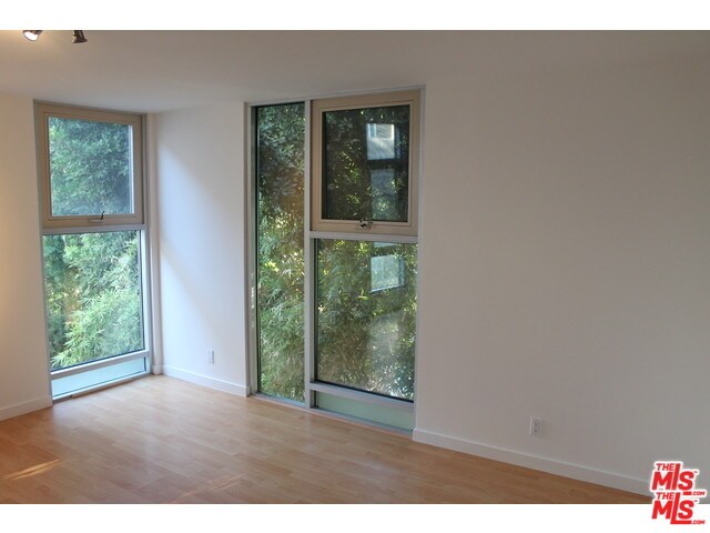Building Photo - 823 N Martel Ave