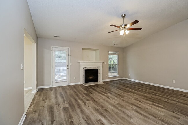 Building Photo - 7039 Lowen Rd