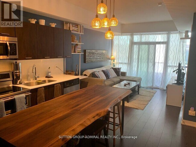 Building Photo - 20 Bruyeres Mews