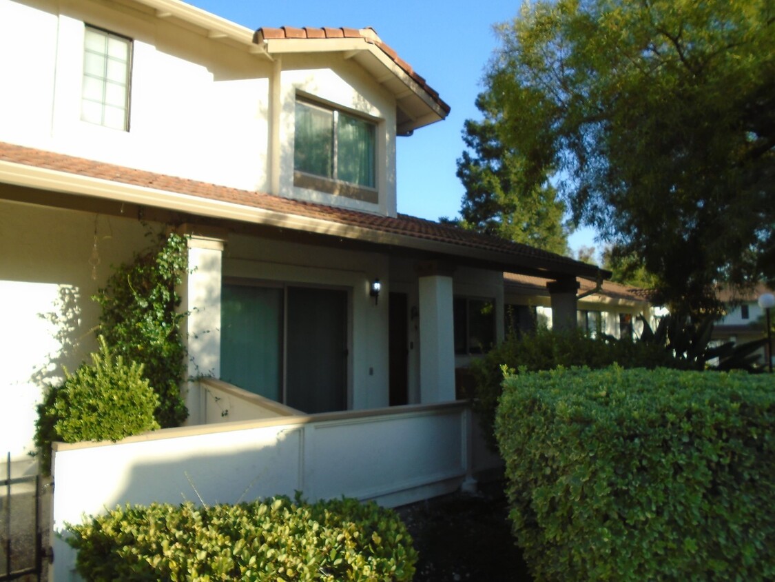 Primary Photo - Remodeled South San Jose Townhouse, dog fr...