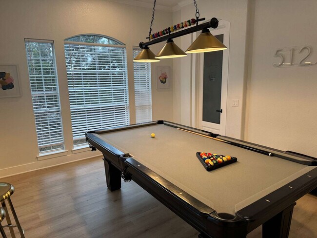 Foto del edificio - 8902 Feather Hill Rd