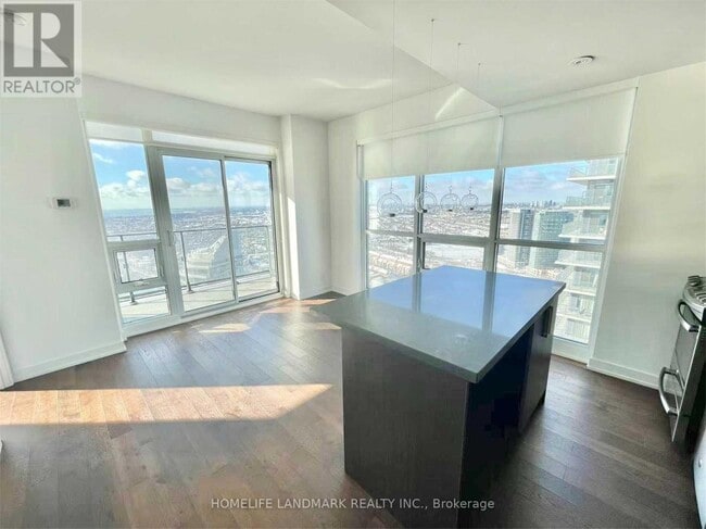 Building Photo - 2212 Lake Shore Blvd W