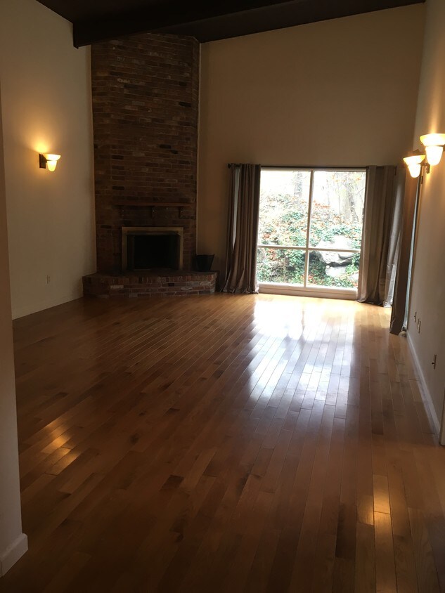 4 Ledgebrook Dr, Norwalk, CT 06854 Condo for Rent in Norwalk, CT