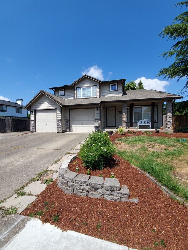 Primary Photo - Large West Eugene 4 Bedroom Home