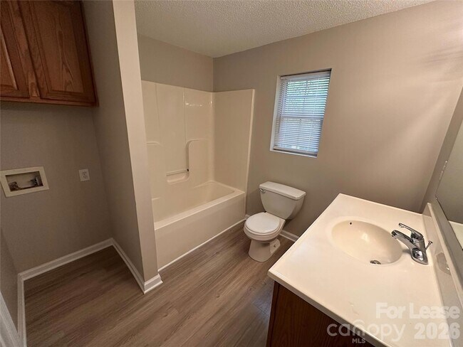 Foto del edificio - 1178 Central Dr NW