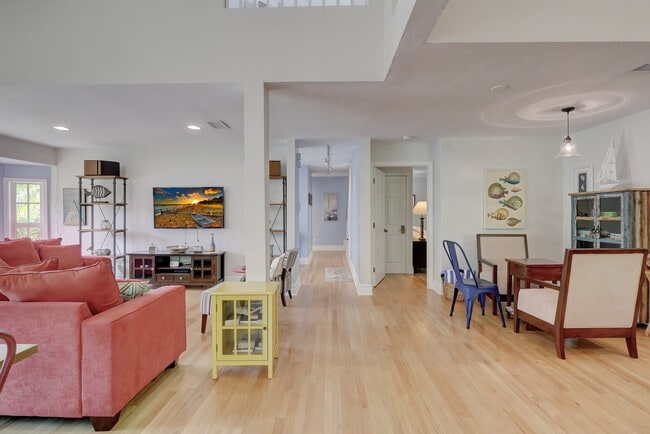 Building Photo - 5731 Marimin Dr