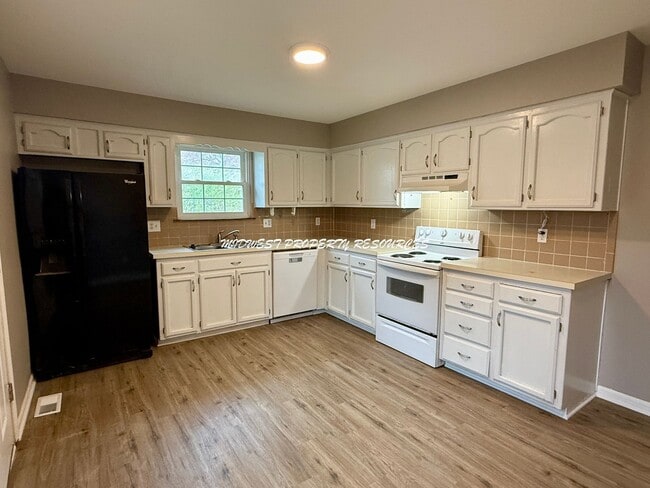 Building Photo - 505 SE Florence Ave