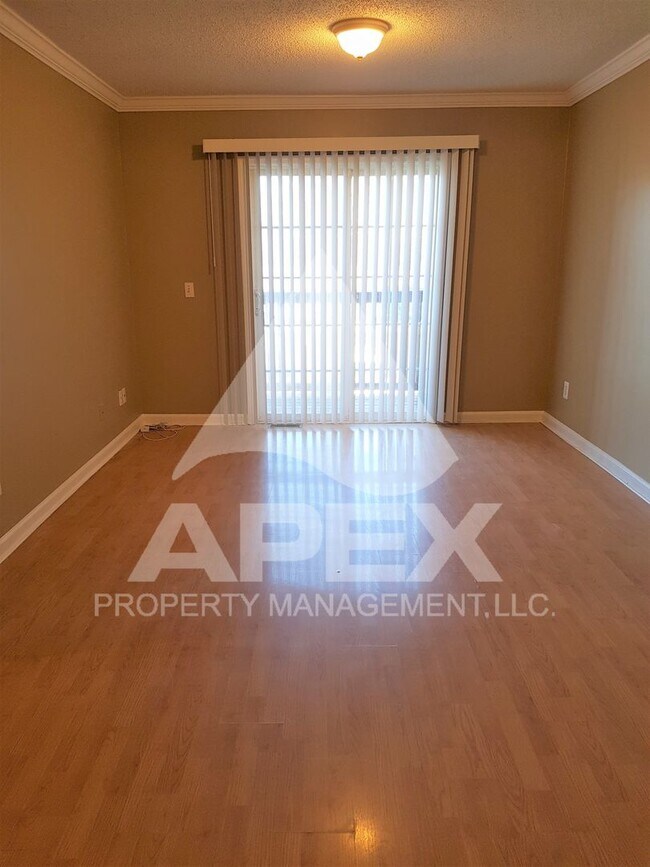 Foto del edificio - MOVE-IN SPECIAL,NO RENT TIL MAY 1ST! - NICE 3 Bd | 2 Ba Top Floor Condo in West Knoxville!