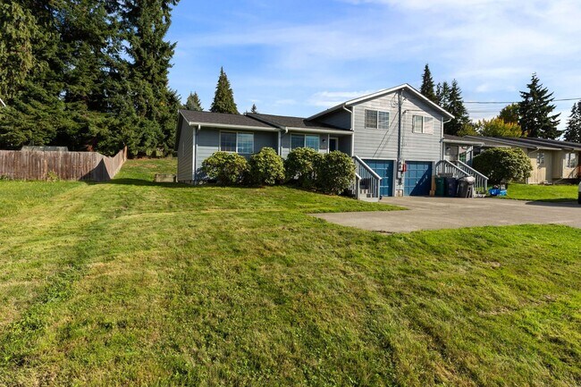 Foto del edificio - Recently updated 3 bdrm, 2 bath. Attached ...