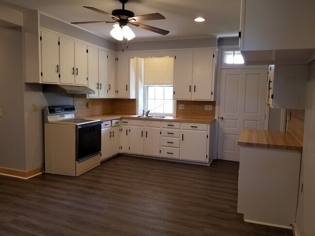 845 Hostetter Rd - Kitchen - 845 Hostetter Rd