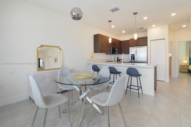 Foto del edificio - 10300 NW 66th St