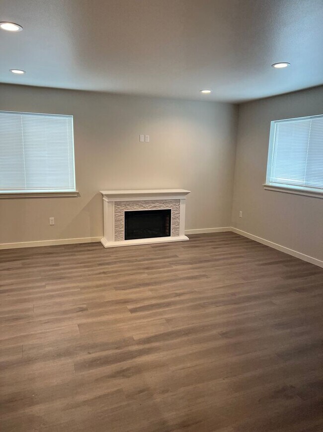 Foto del edificio - 5300 Smitten Street 1-4