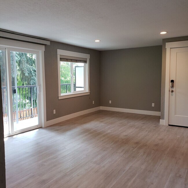 Building Photo - 9110 Redmond-Woodinville Road NE-Unit 203