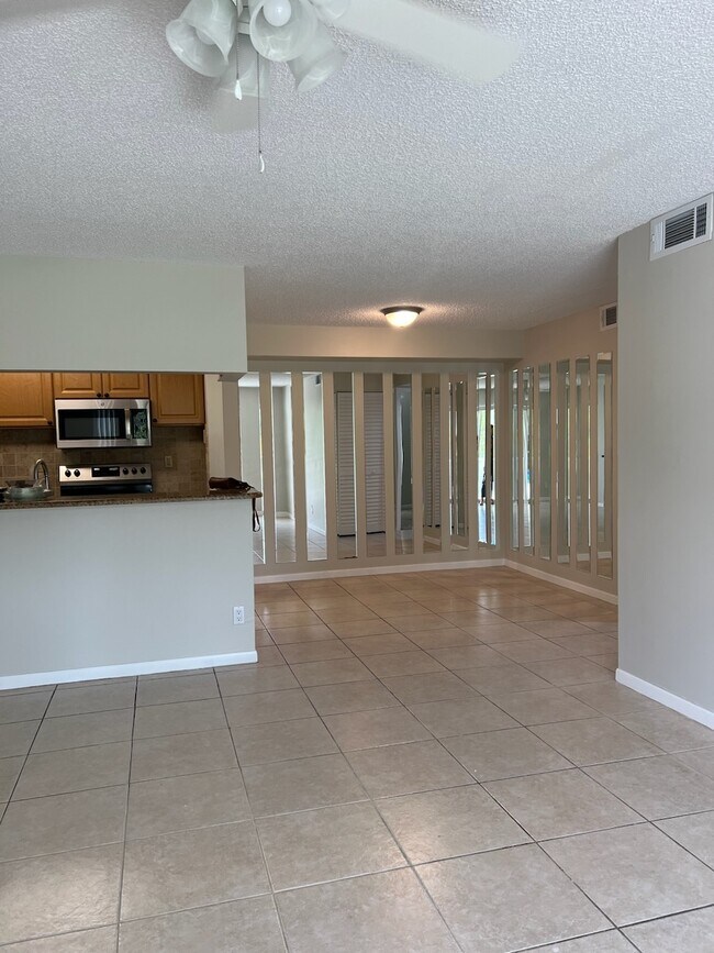 2504 SE Anchorage Cv Unit E1, Port Saint Lucie, FL 34952 Condo for