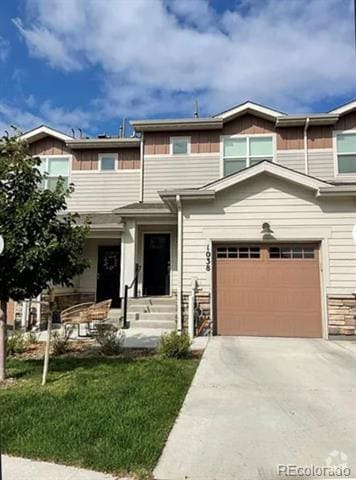 Building Photo - 1038 Oak Cir