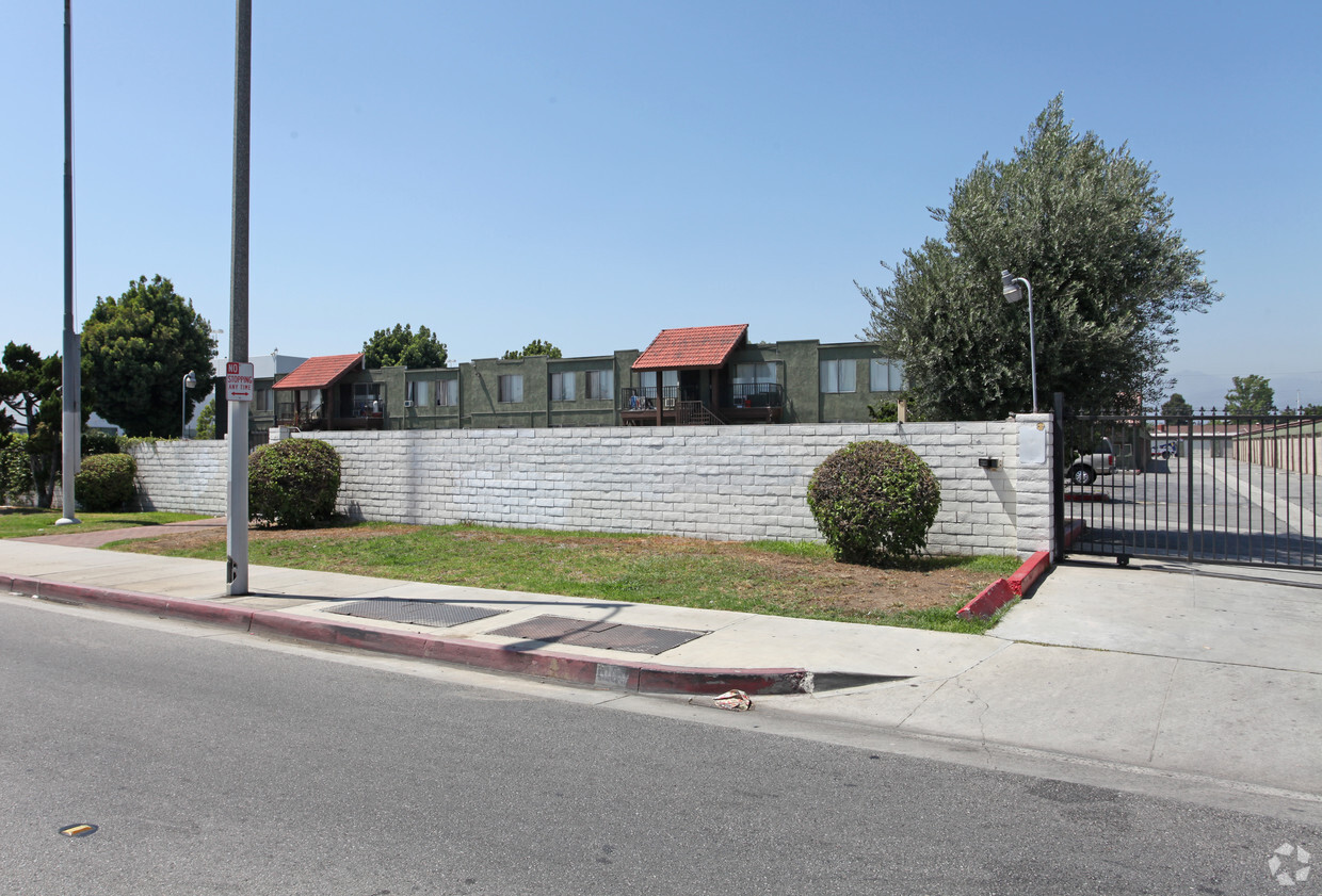 Building Photo - Covina Manor