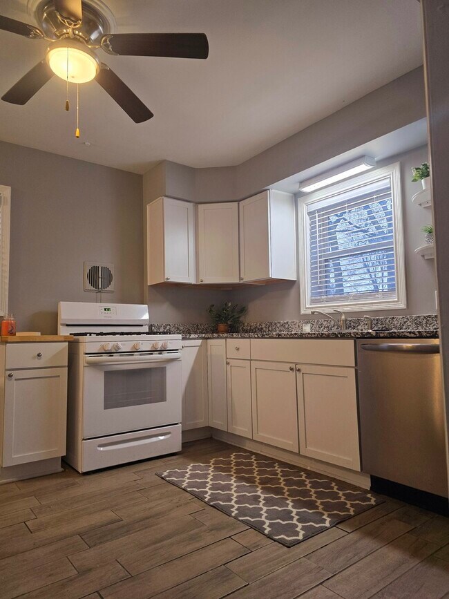 Foto del edificio - 18536 Morris Ave