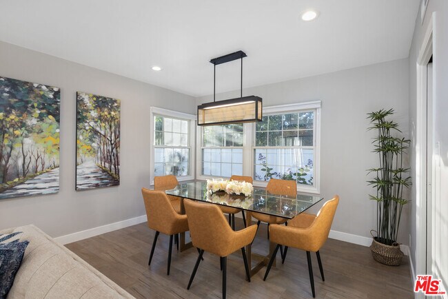 Foto del edificio - 9476 Hidden Valley Pl