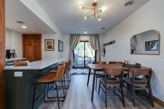 Foto del edificio - 6011 South Ct