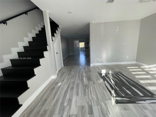Building Photo - 510 NW 107th Ave