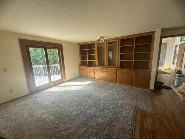 Building Photo - 655 Telegraph Dr