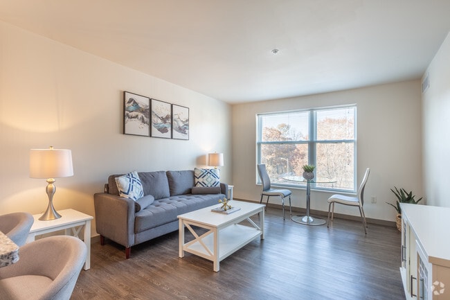 2BD 1BA 865 sq. ft. - Glenville CircleNorth Apartments