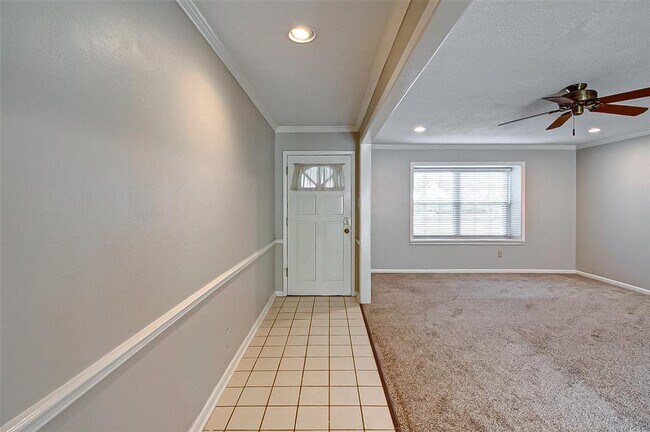 Building Photo - 9638 Meadowglen Ln
