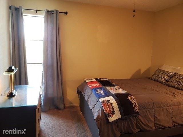 Building Photo - 1 br, 1 bath  - 1901 Holleman Dr W Apt 510