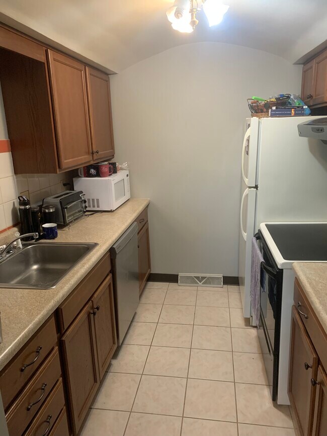 Kitchen - 232 Woodbridge Dr