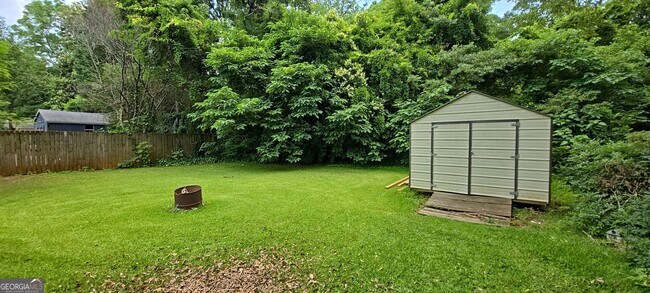 Foto del edificio - 820 Woodland Dr