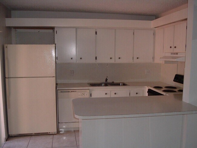 Foto del edificio - 1714 Forest Lakes Cir