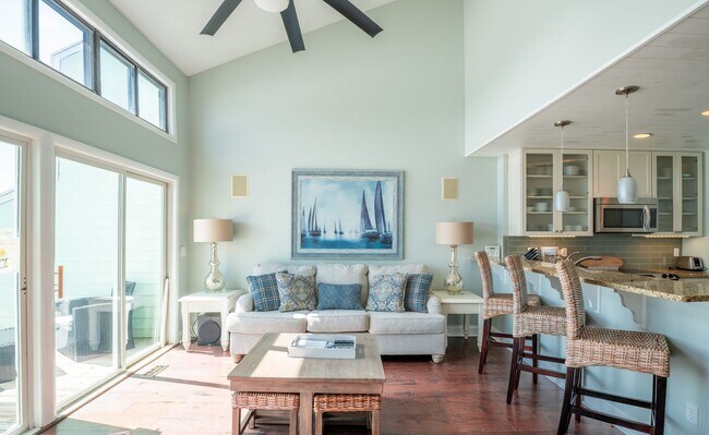 Foto del edificio - OCEANFRONT, OFF-SEASON FURNISHED UNIT ONLY ONE MONTH LEFT