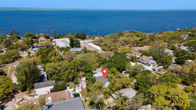 Foto del edificio - 515 Crystal Beach Ave