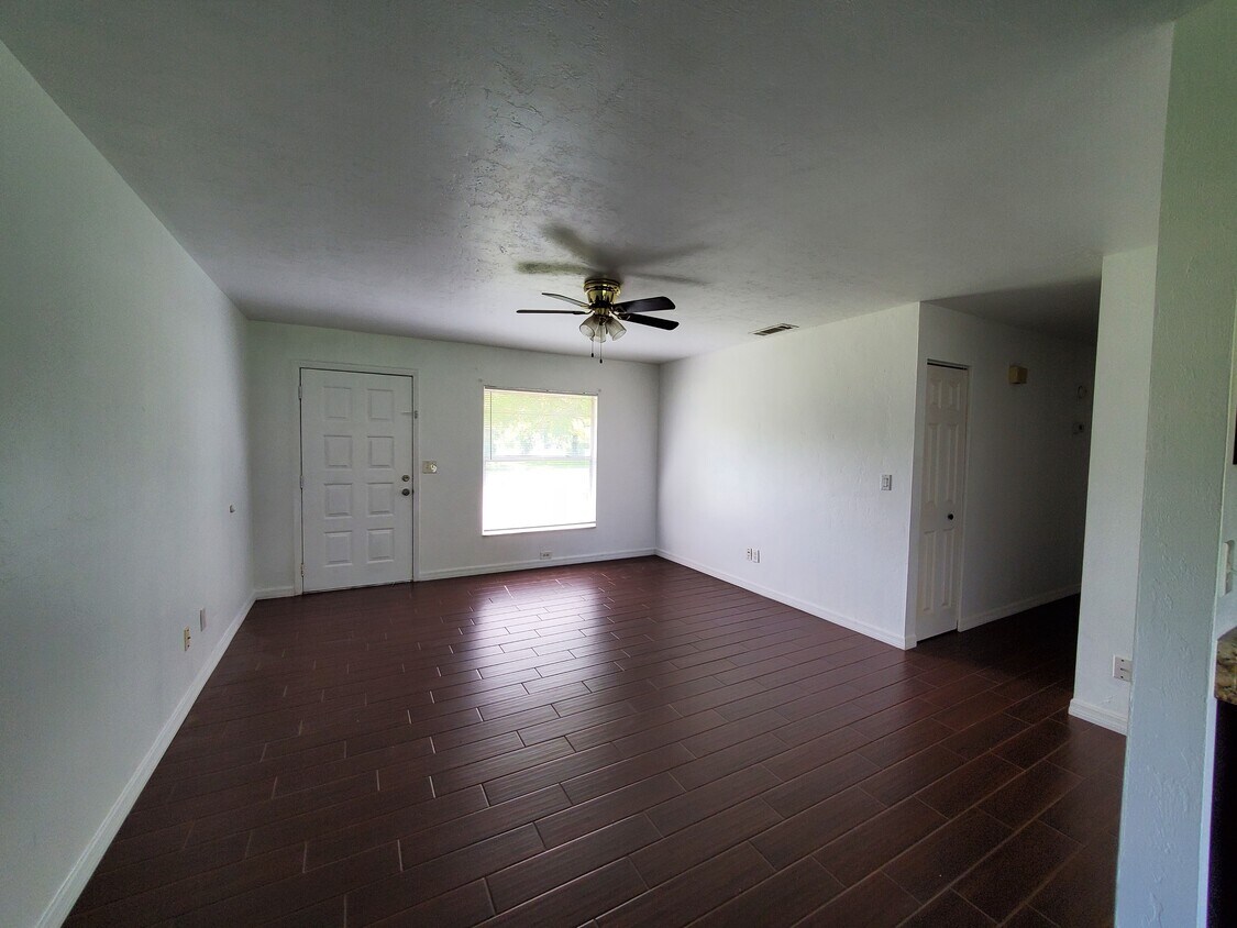 12095 SE 96th Ave, Belleview, FL 34420 House Rental in Belleview, FL