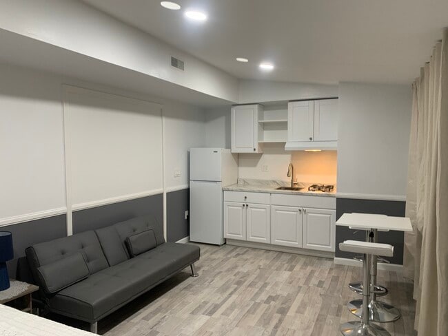 Building Photo - 644 Sandalwood Dr