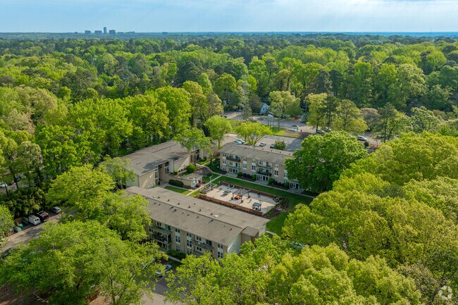 Foto aérea - Spanish Trace Apartments