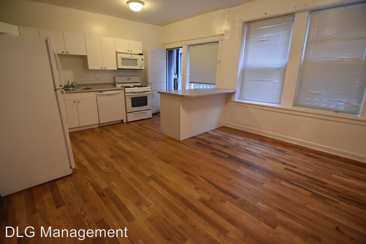 Foto principal - 3230 N Clark St
