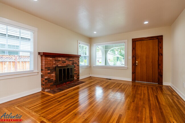 Building Photo - 768 Calderon Ave
