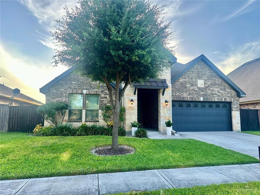 Foto principal - 3900 Santa Maria St