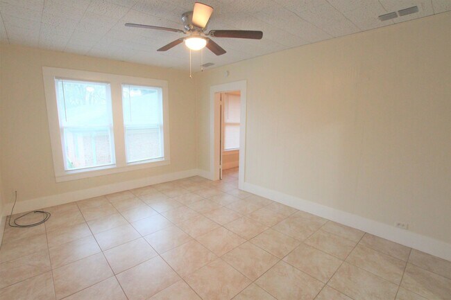 Foto del edificio - 1428 E Houston St