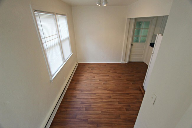 Building Photo - 424 Reagan Ave