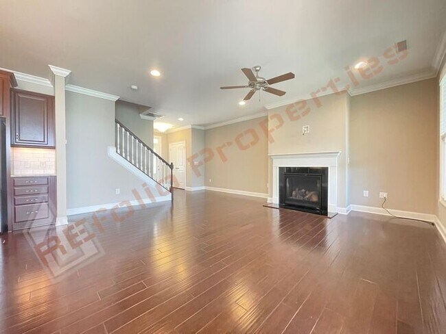Foto del edificio - Beautiful 3 Bedroom Townhome with 3rd Floo...