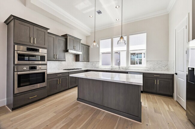 Foto del edificio - 5917 Cottage Grove Lake Dr